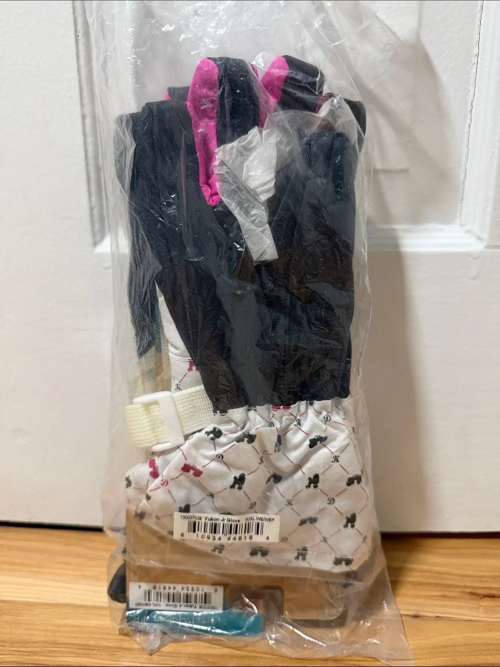 NWT Dakine Yukon White and Pink Junior Ski Gloves